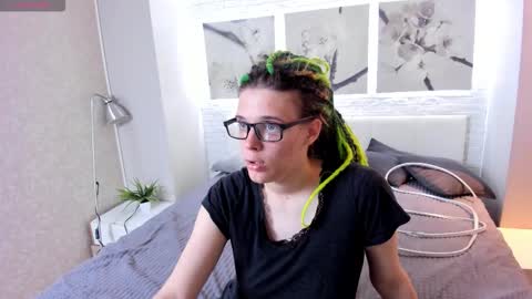 Snapshot of kiki_krash chatting on 14, 9, 2025 Kiki online show from 14, 9, 2025