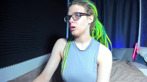 Snapshot of kiki_krash chatting on 2, 10, 2025 Kiki online show from 2, 10, 2025