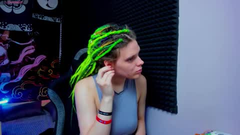 Snapshot of kiki_krash chatting on 10, 10, 2025 Kiki online show from 10, 10, 2025