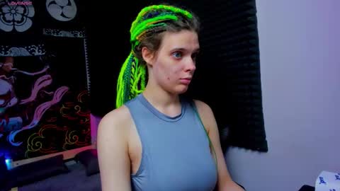 Snapshot of kiki_krash chatting on 12, 10, 2025 Kiki online show from 12, 10, 2025