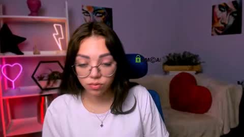 Snapshot of kiki_swan chatting on 10, 3, 2025 kiki_swan online show from 10, 3, 2025