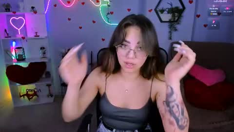 Snapshot of kiki_swan chatting on 23, 6, 2026 kiki_swan online show from 23, 6, 2026