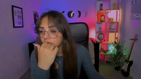 Snapshot of kiki_swan chatting on 13, 7, 2026 kiki_swan online show from 13, 7, 2026