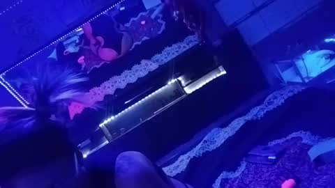 kikilovespartylights online show from 11, 2, 2026