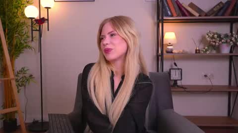 Snapshot of kikioopsy chatting on 10, 10, 2025 Kiki online show from 10, 10, 2025