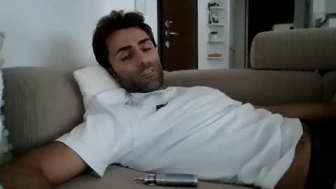 Snapshot of kikkus01 chatting on 13, 11, 2025 kikkus01 online show from 13, 11, 2025