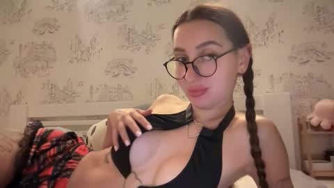 Snapshot of kikkymoore chatting on 1, 10, 2025 Kayli online show from 1, 10, 2025