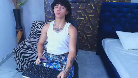 Snapshot of kim_curly_ chatting on 4, 6, 2026 KIM online show from 4, 6, 2026