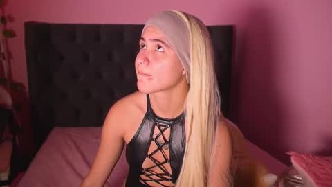 ISABELLA 3 online show from 28, 9, 2025