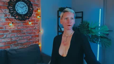 Snapshot of kim_waite chatting on 2, 10, 2025 Kim online show from 2, 10, 2025