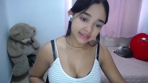 Snapshot of kimberly_slim chatting on 11, 3, 2025 Kim online show from 11, 3, 2025