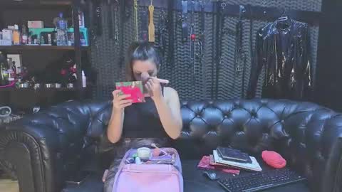 Snapshot of kimberly_swan_ chatting on 21, 1, 2025  KIMBERLY SWAN  online show from 21, 1, 2025