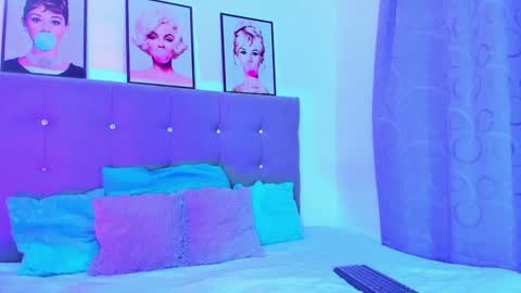 Your Queen KIM online show from 4, 12, 2024