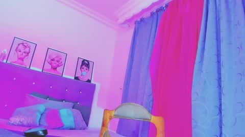 Your Queen KIM online show from 8, 2, 2025