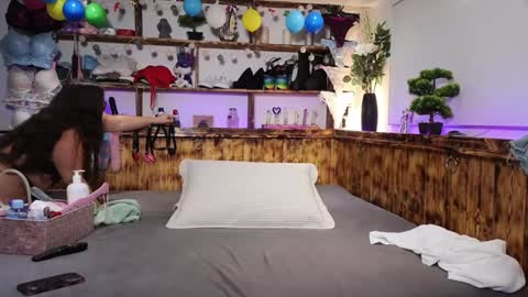 kimberlycaprice online show from 12, 1, 2025