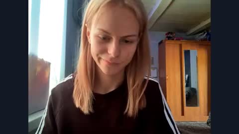 Snapshot of kimhingle chatting on 7, 8, 2026 Mia online show from 7, 8, 2026