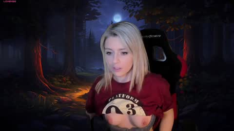 Snapshot of kimilee22 chatting on 5, 12, 2024 Wolfs Girl online show from 5, 12, 2024