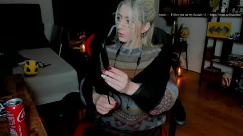 Wolfs Girl online show from 27, 11, 2025