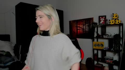 Snapshot of kimilee22 chatting on 10, 2, 2026 Wolfs Girl online show from 10, 2, 2026