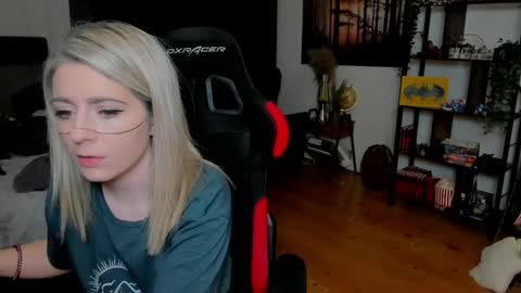 Snapshot of kimilee22 chatting on 28, 2, 2026 Wolfs Girl online show from 28, 2, 2026