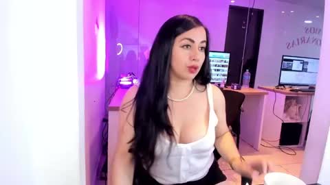 Snapshot of kimkalifa chatting on 24, 9, 2025 Camila online show from 24, 9, 2025