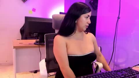 Snapshot of kimkalifa chatting on 21, 10, 2025 Camila online show from 21, 10, 2025