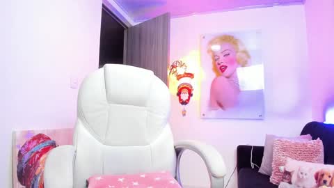 kimmberly_saenz_ online show from 28, 12, 2024