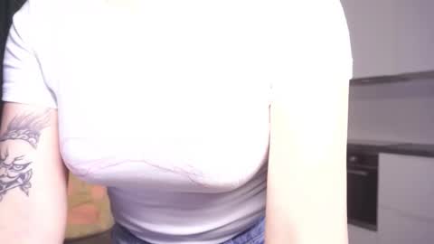 Snapshot of kimpintyau chatting on 16, 12, 2025 Kim online show from 16, 12, 2025