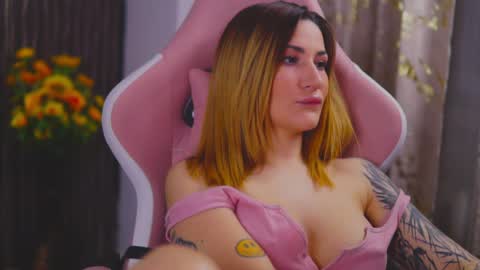 KimSkye online show from 1, 2, 2025