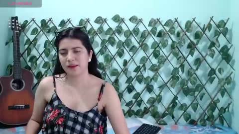 Snapshot of kimzu2830 chatting on 8, 2, 2025 Kim and Zuka online show from 8, 2, 2025