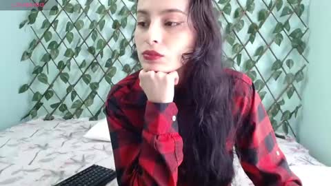 Snapshot of kimzu2830 chatting on 7, 3, 2025 Kim and Zuka online show from 7, 3, 2025