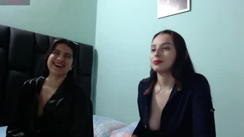 Snapshot of kimzu2830 chatting on 12, 10, 2025 Kim and Zuka online show from 12, 10, 2025