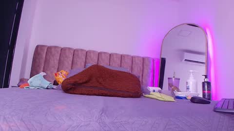 Bella online show from 8, 4, 2026