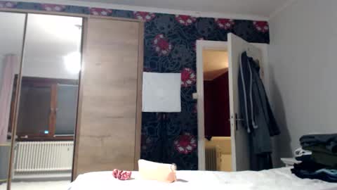 Snapshot of kingandprincess chatting on 21, 11, 2025 sexysexyhotwetpinkredpussy online show from 21, 11, 2025