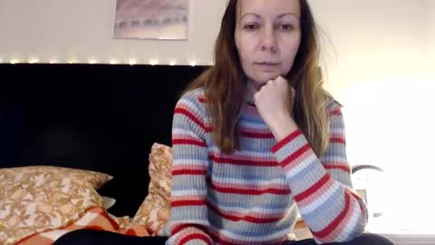 sexysexyhotwetpinkredpussy online show from 18, 5, 2026