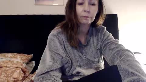 sexysexyhotwetpinkredpussy online show from 19, 5, 2026