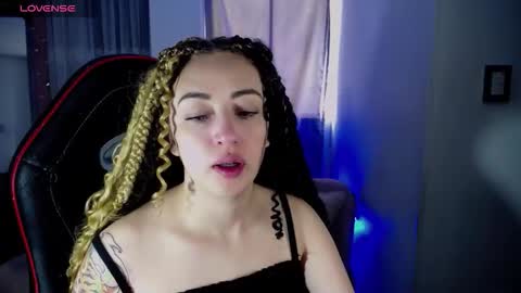 Snapshot of kinkydoll_ chatting on 21, 11, 2025 Sara online show from 21, 11, 2025