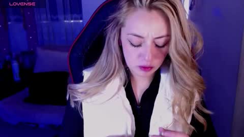 Snapshot of kinkydoll_ chatting on 10, 2, 2026 Sara online show from 10, 2, 2026