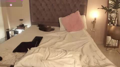 Snapshot of kinkyelise chatting on 11, 3, 2026 Jenny online show from 11, 3, 2026