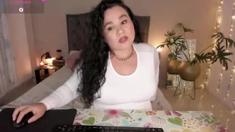 Snapshot of kinkyelise chatting on 12, 4, 2026 Jenny online show from 12, 4, 2026