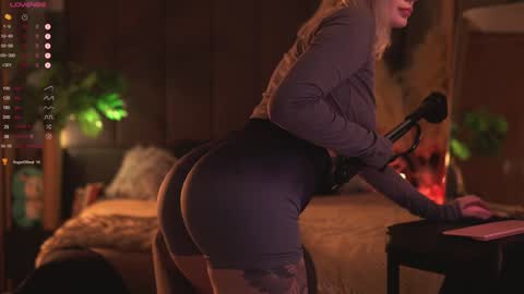Snapshot of kinkylina_ chatting on 8, 12, 2024 kinkylina_ online show from 8, 12, 2024