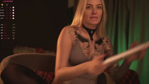 Snapshot of kinkylina_ chatting on 30, 12, 2024 kinkylina_ online show from 30, 12, 2024