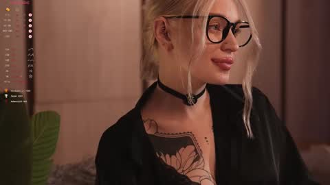 Snapshot of kinkylina_ chatting on 28, 2, 2025 kinkylina_ online show from 28, 2, 2025