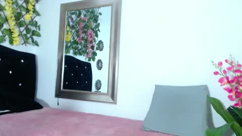 Snapshot of kinkysweet__ chatting on 24, 2, 2025 Isabella online show from 24, 2, 2025