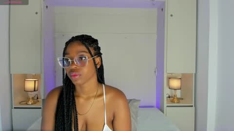 Snapshot of kiomarabaker chatting on 5, 10, 2025 M A R A online show from 5, 10, 2025