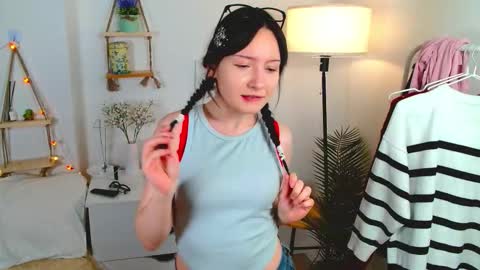 Snapshot of kira2kiss chatting on 7, 11, 2025 Kira online show from 7, 11, 2025