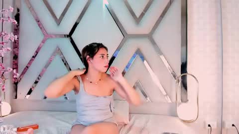 Snapshot of kira_bloom2 chatting on 8, 5, 2026 online show from 8, 5, 2026