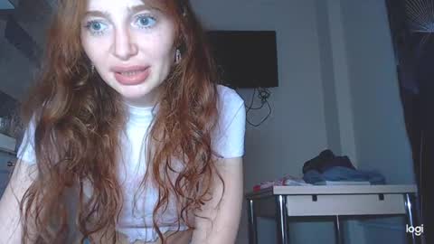 Snapshot of kira_foxy_ chatting on 4, 3, 2025 Kira online show from 4, 3, 2025