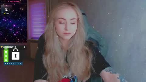 Snapshot of kira_love_sleep chatting on 15, 4, 2026 you know thumb up me please its important online show from 15, 4, 2026