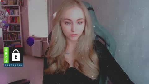 Snapshot of kira_love_sleep chatting on 18, 4, 2026 you know thumb up me please its important online show from 18, 4, 2026
